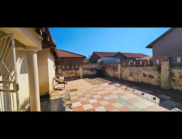4 BEDROOM HOUSE FOR SALE IN LOTUS GARDENS